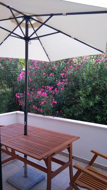 Pag studio Garden Pag Town Esterno foto